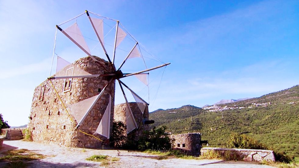 Windmill, Mill, Sky, Wind, Building, Rural area, Wind turbine, Landscape, Wheel, Wind farm, 