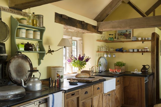 cocina rústica con muebles de madera