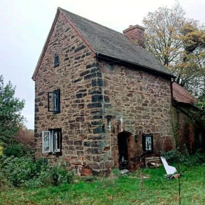 16th century cottage goes to auction at £1