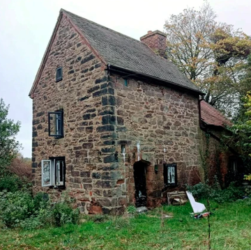 16th century cottage goes to auction at £1