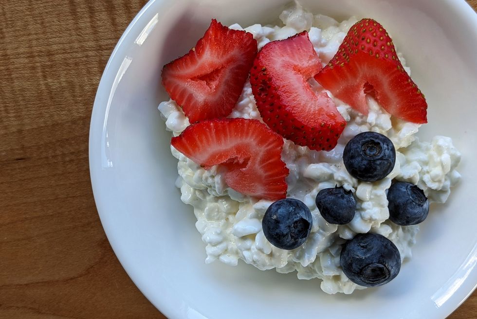 pre run snack, cottage cheese with berries