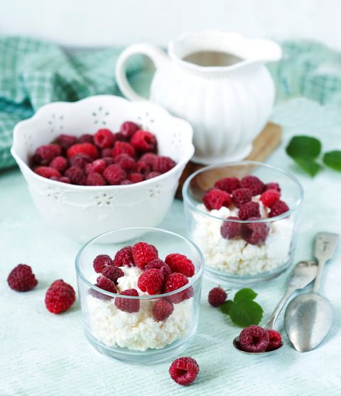 cottage cheese with berries is a great nighttime snack for riders