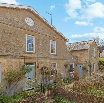 rose cottage for sale in the cotswolds