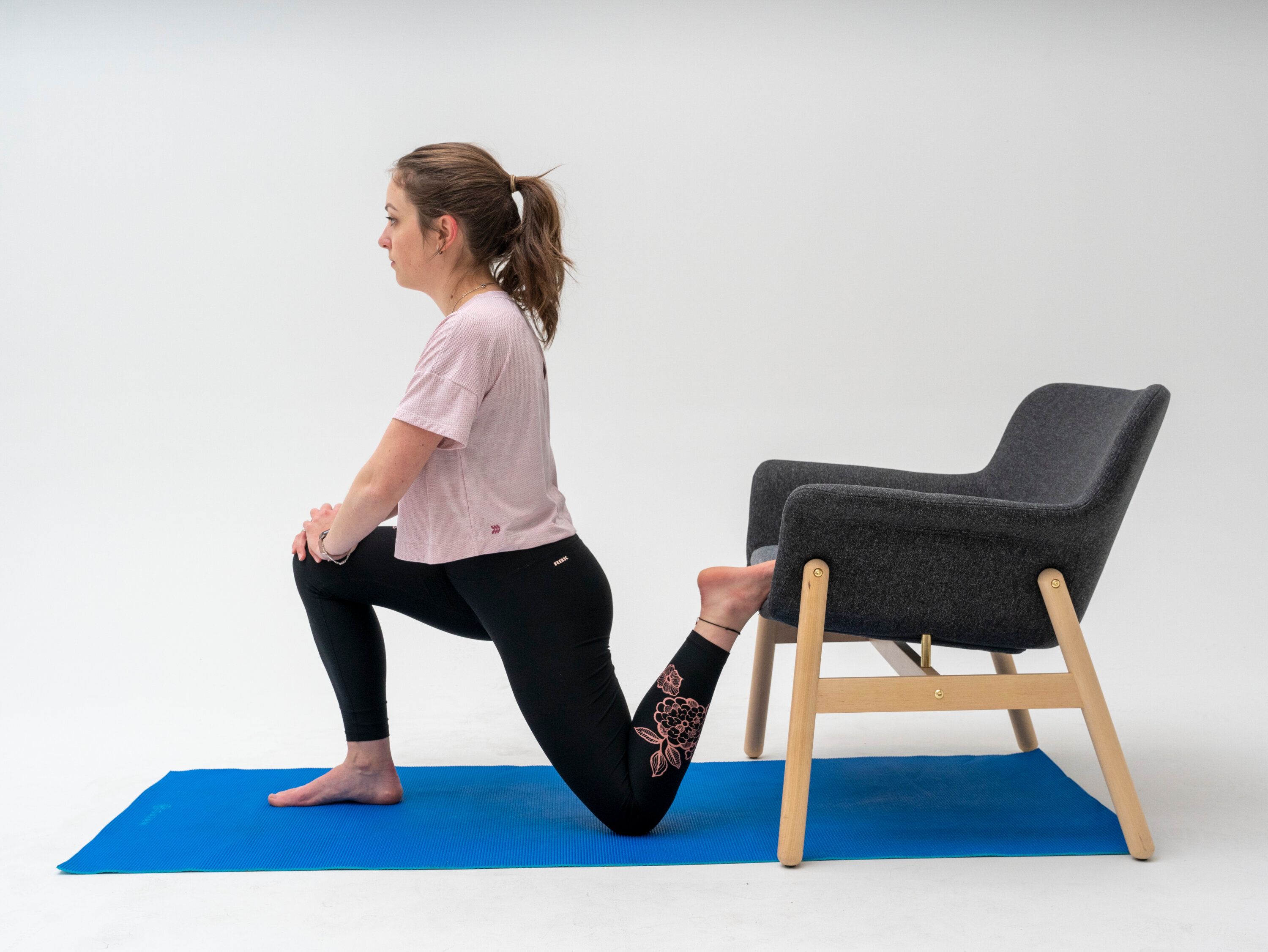 quadricep stretch with chair