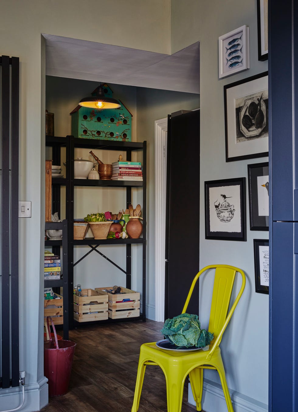 12 muebles y objetos decorativos de ikea perfectos para renovar casas de campo estantería abierta
