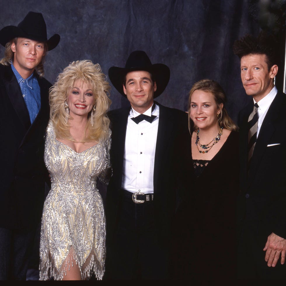 40 Photos of Dolly Parton Through the Years - Rare Photos of Young Dolly  Parton