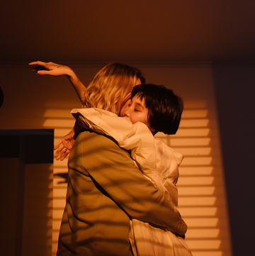 couple hugging couple hugging