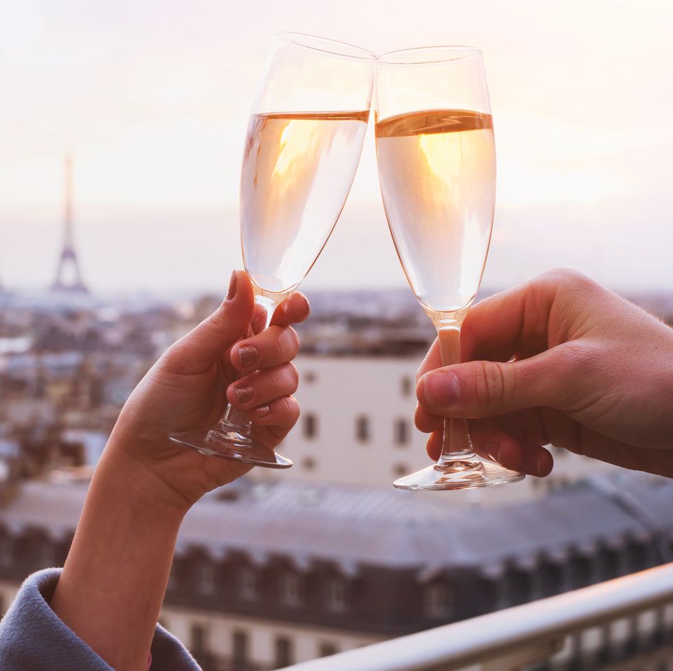 couple drinking champagne in paris