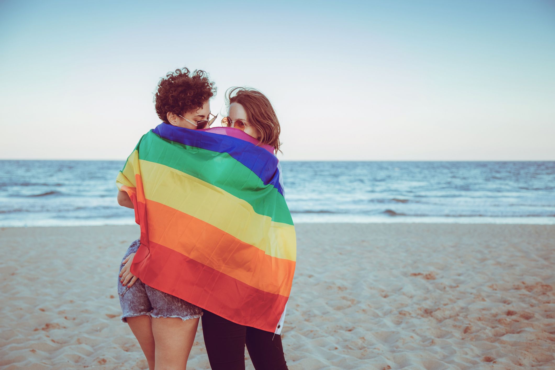 Nude Beach Orgy Party - Am I Bisexual?' 10 Bisexuality Signs, According To Experts