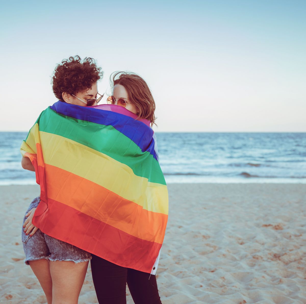 Hot Mom Nude Beach - Am I Bisexual?' 10 Bisexuality Signs, According To Experts