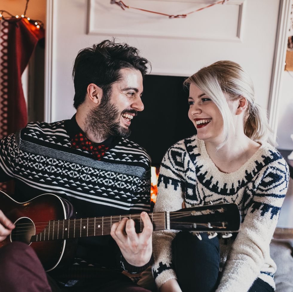 couple singing christmas lyrics quiz