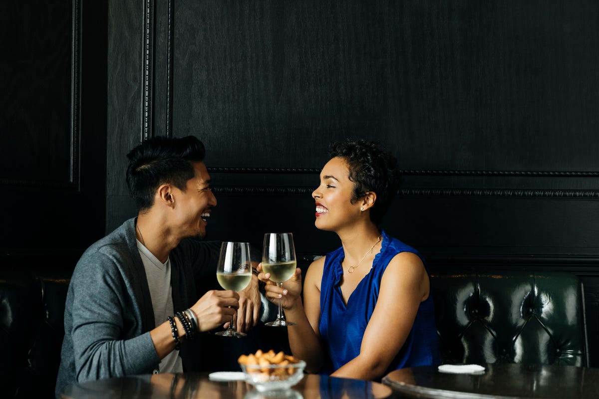 couple toasting wine glasses at restuarant