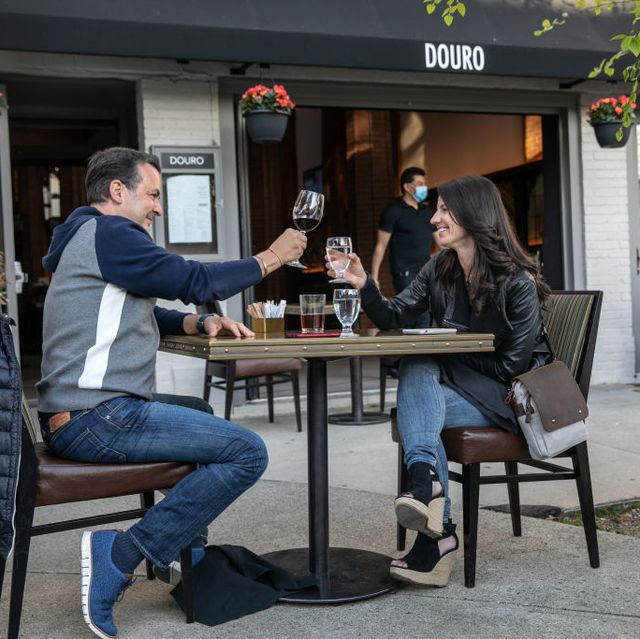 greenwich, ct restaurants extend outdoor dining into streets for social distancing