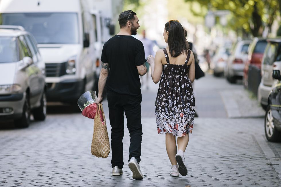 couple with eco friendly shopping bag