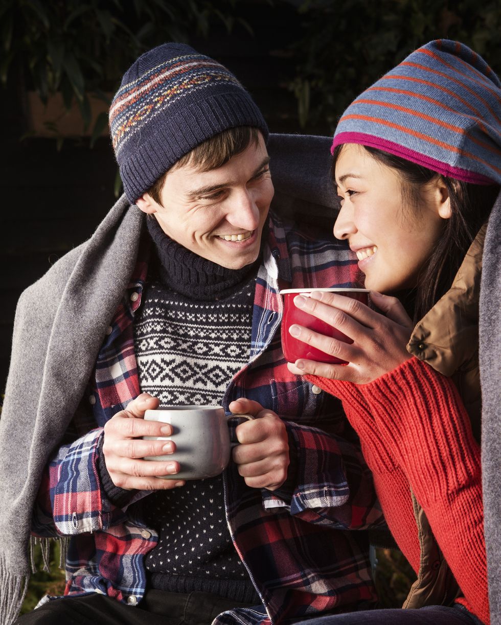 40 Best Winter Date Ideas 2024 - Romantic Winter Couple Activities