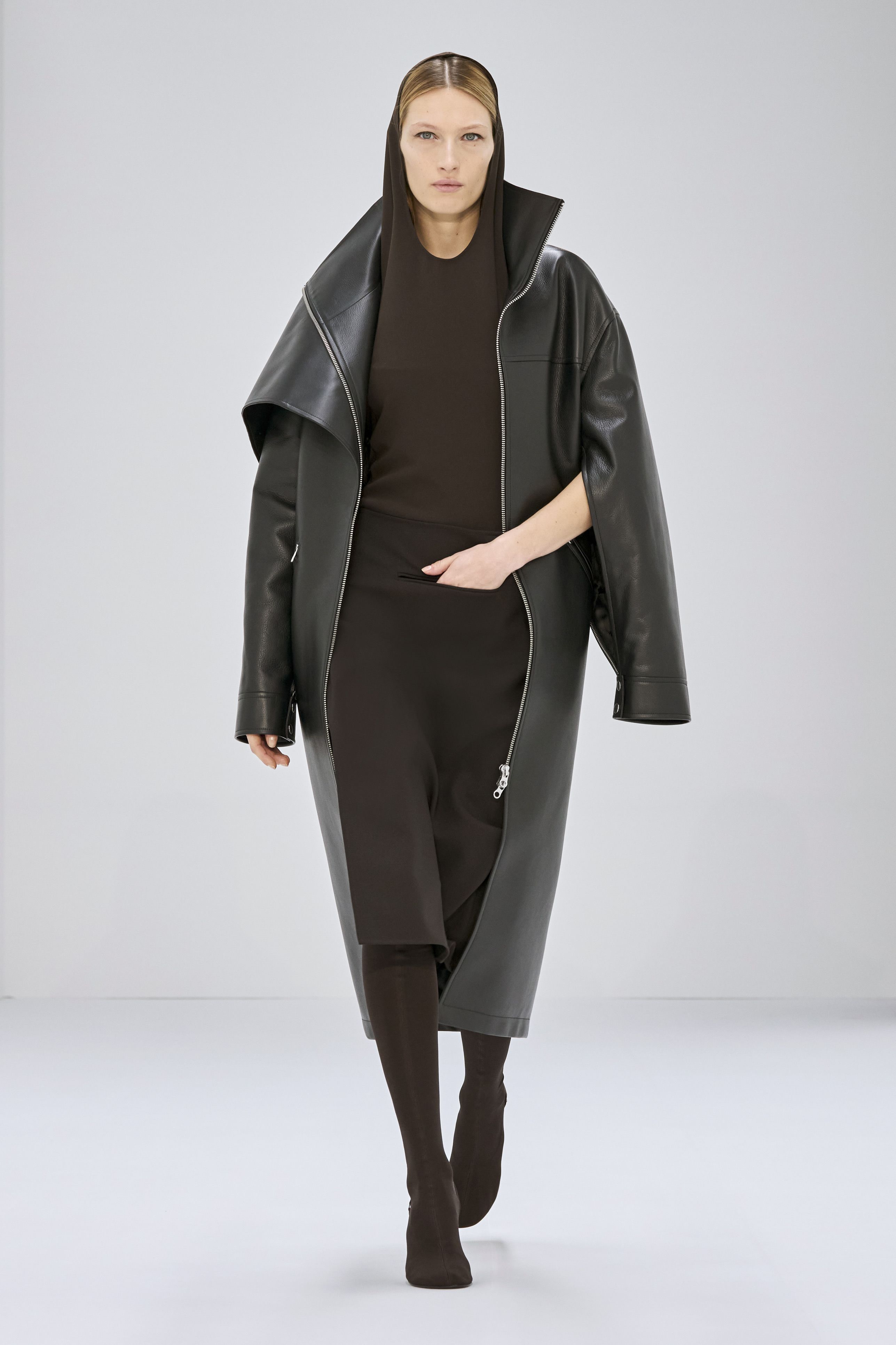 COURREGES クレシュ ノット カットアウト ティテル スカト Courrèges カットアウト スカート | ブラック | FARFETCH JP