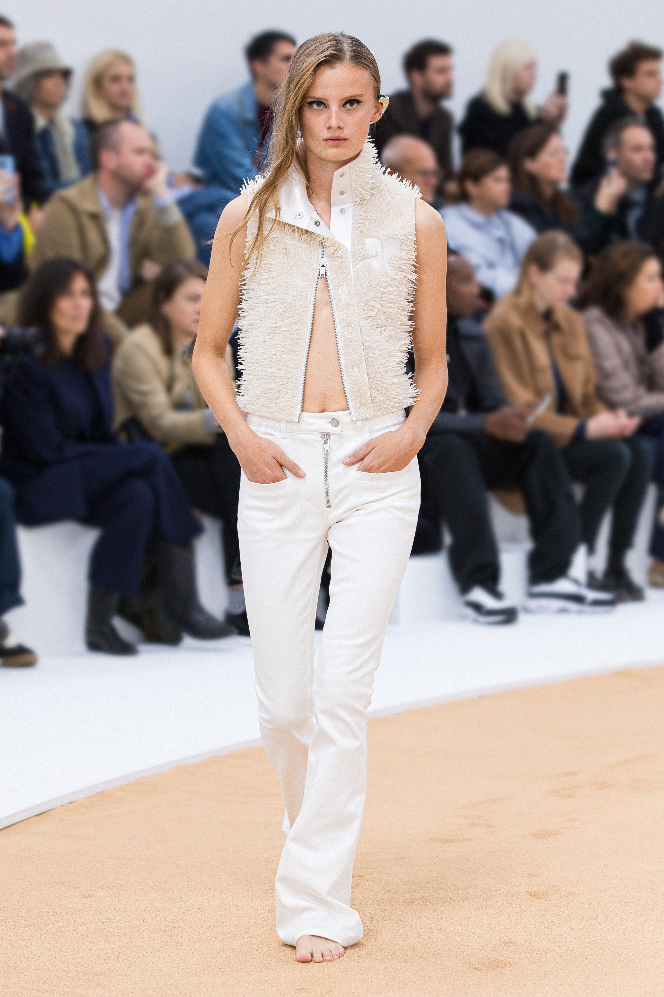 クレージュ（COURRÈGES）」2023春夏コレクション | ファッション