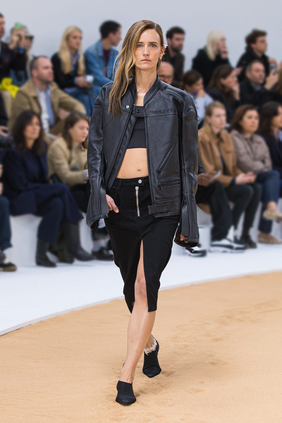 エレガントな【COURREGES】クロップド ジャケット23AW新作 クレージュ(COURRÈGES)」2023春夏コレクション | ファッション