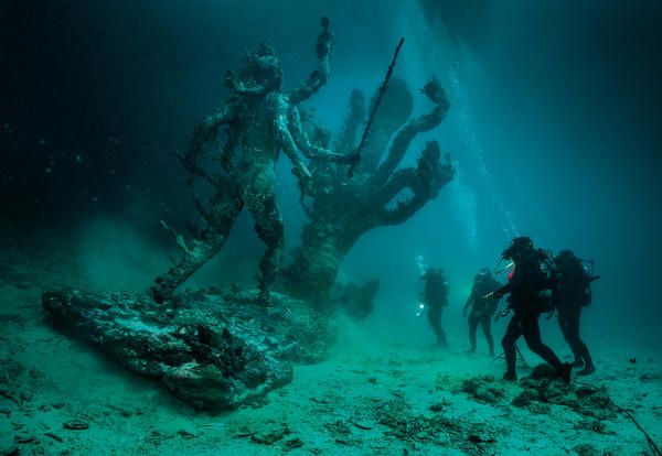 Nella foto, Damien Hirst Treasure From the Wreck of the Unbelievable, Hydra and Kali Discovered by Four Divers  