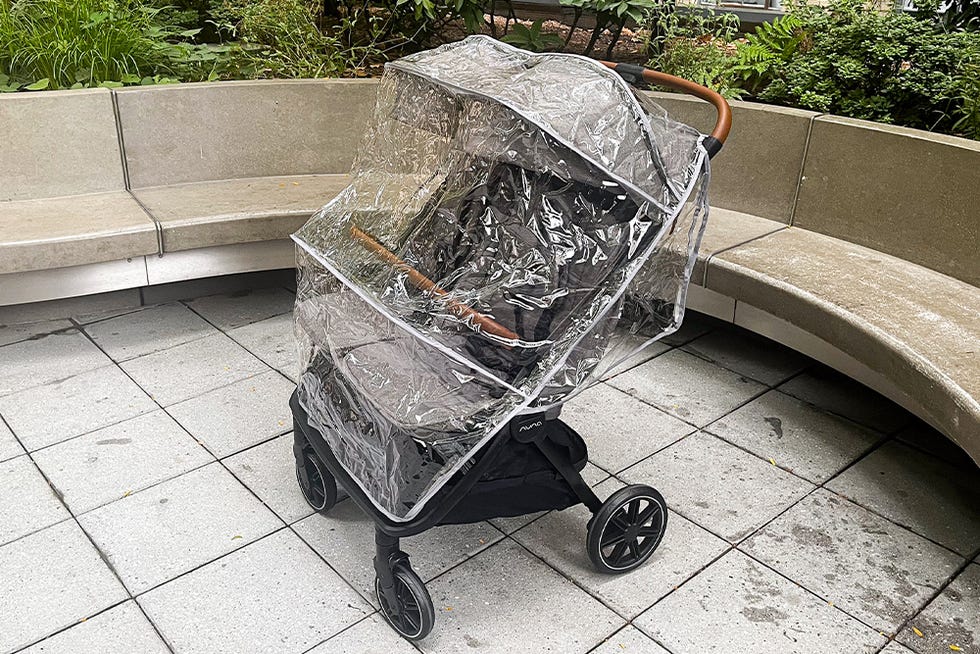 stroller with rain cover