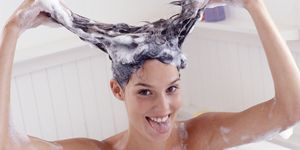 Cowash: cos'è e come si lavano i capelli con il balsamo