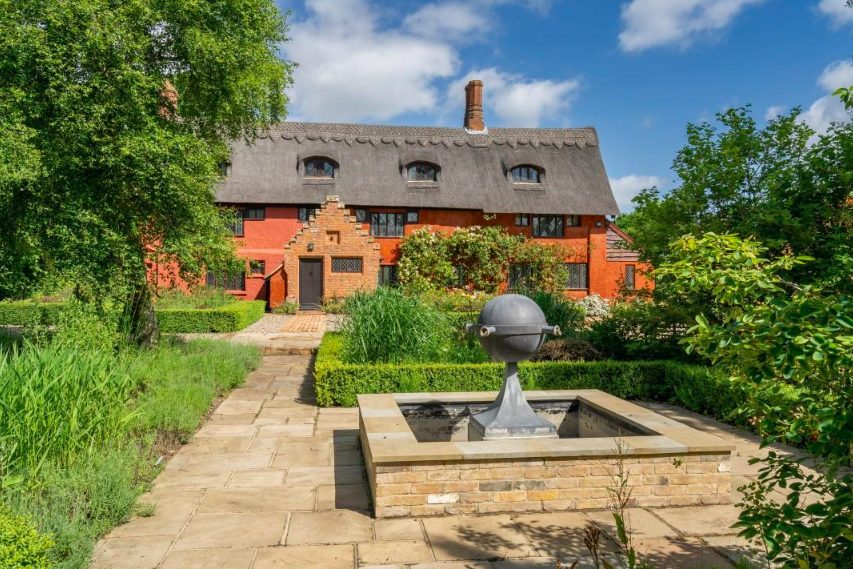 16th century grade ii listed house up for sale