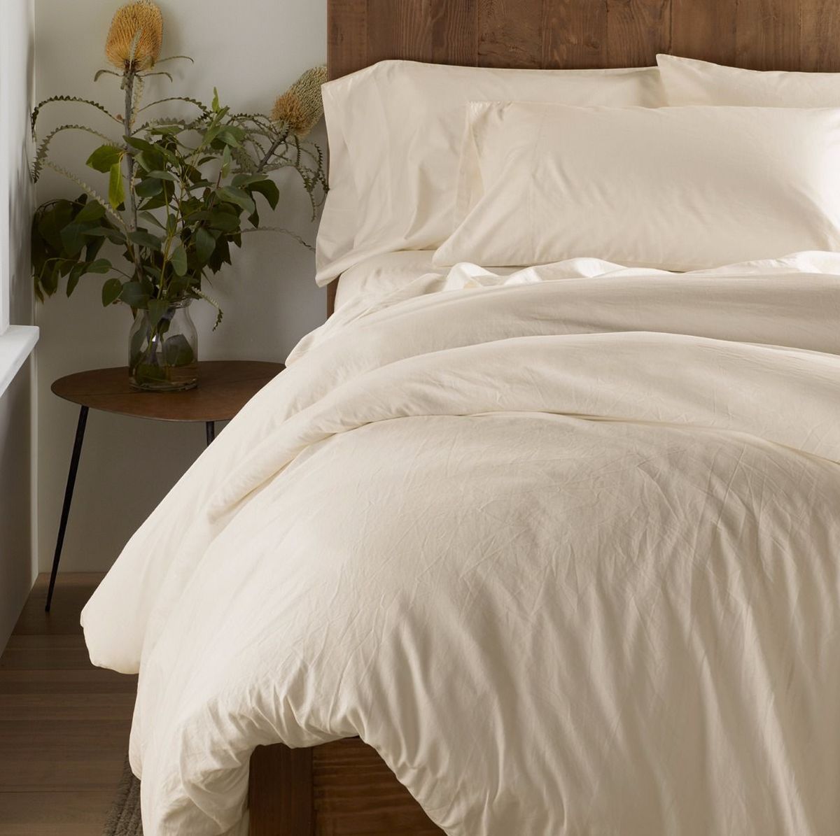 Bedding, Bed sheet, Duvet cover, Bed, Furniture, Textile, Bed frame, Duvet, Pillow, Linens, 