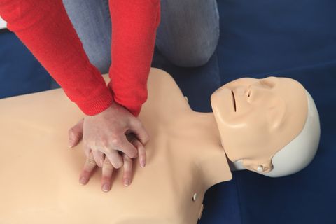 cpr on mannequin