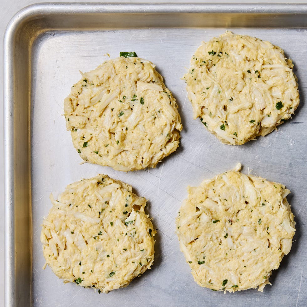 crab cakes stills