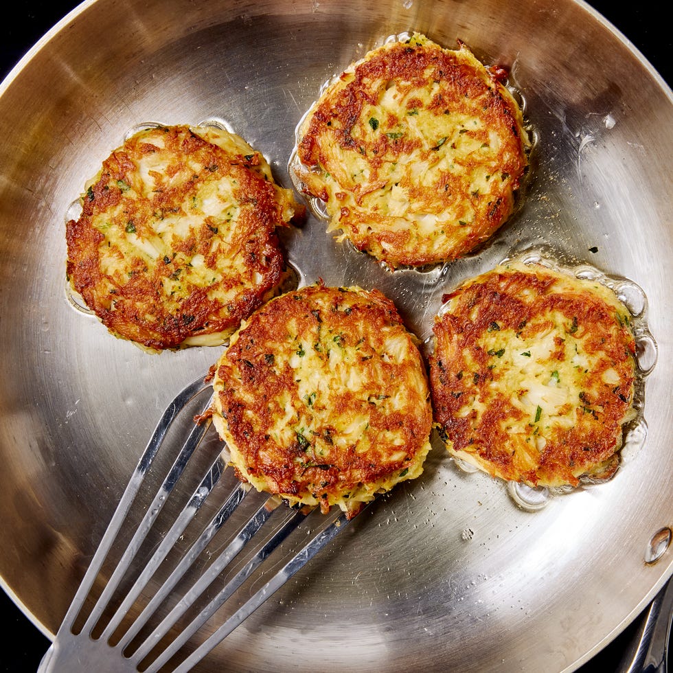 crab cakes stills