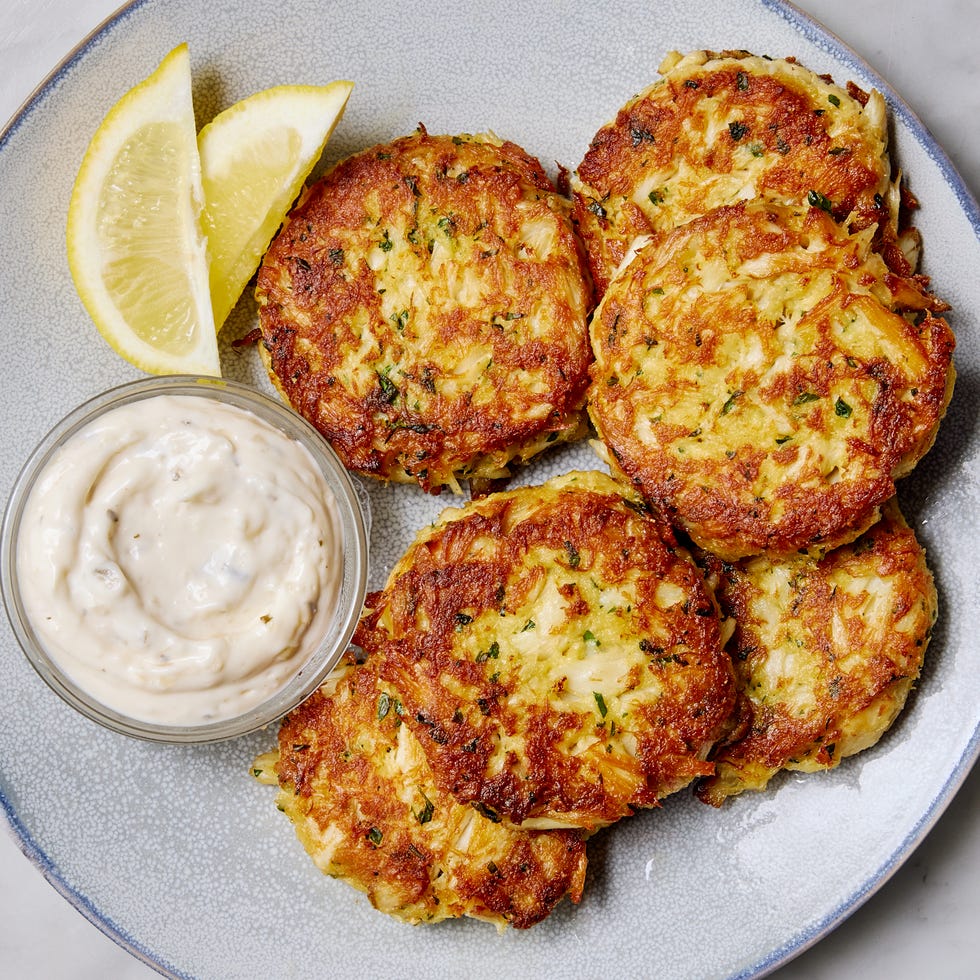 crab cakes stills