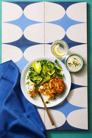 crab cakes and creamy sauce