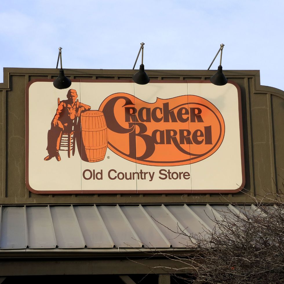 cracker barrel store and restaurant entrance sign