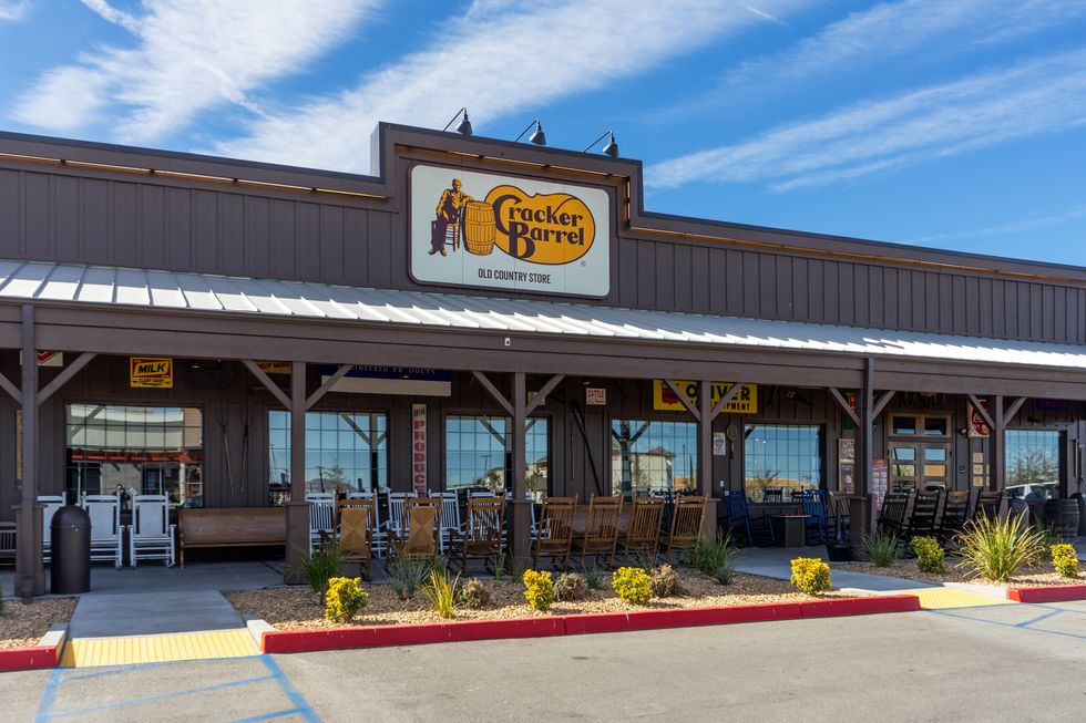 cracker barrel old country store restaurant in victorville, ca