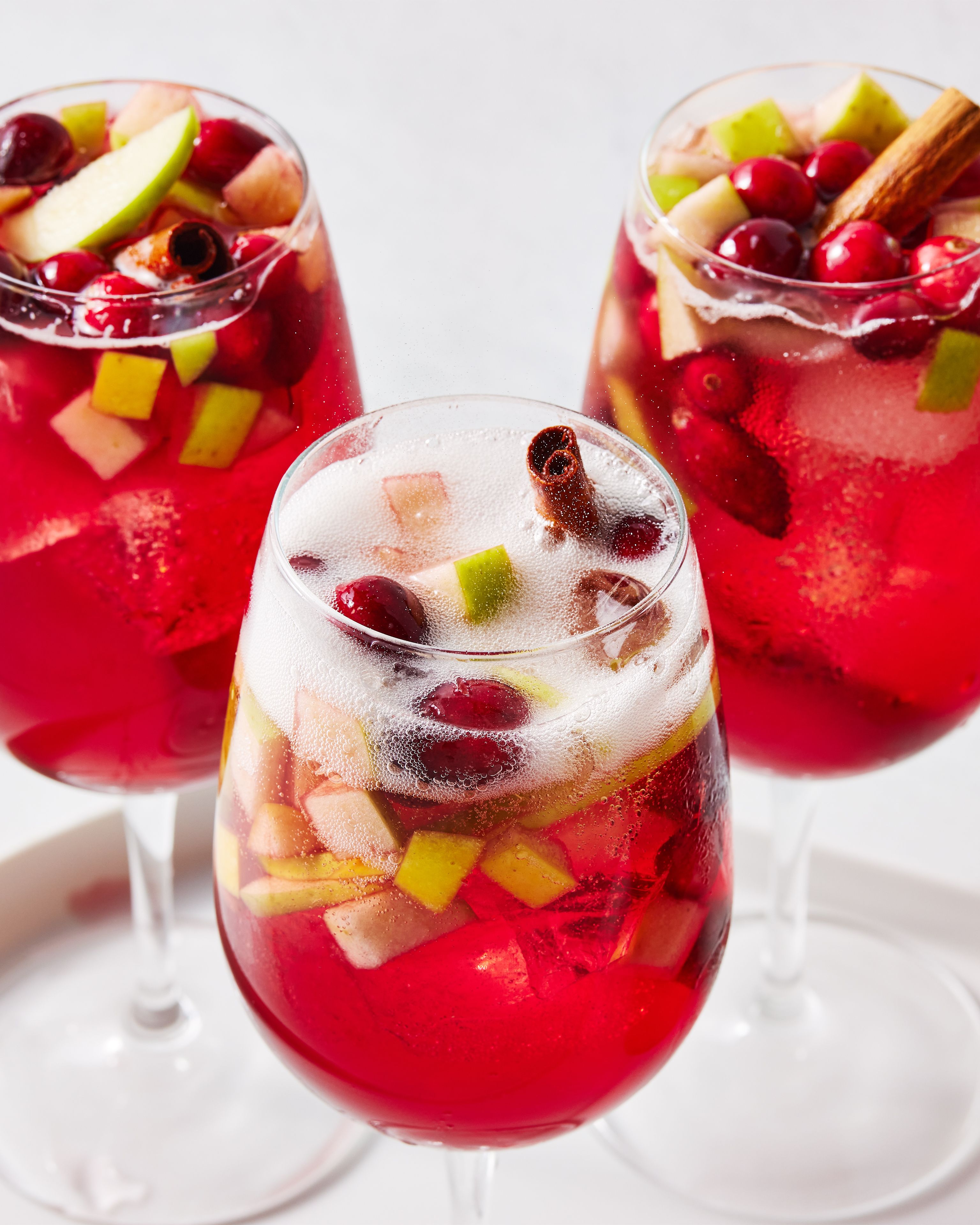 https://hips.hearstapps.com/hmg-prod/images/cran-apple-sangria-vertical-654a8a534245b.jpg