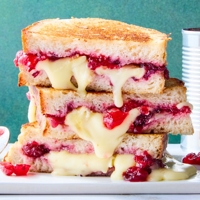 Cranberry Brie Grilled Cheese grilled cheese with turkey, melty brie cheese, and cranberry sauce