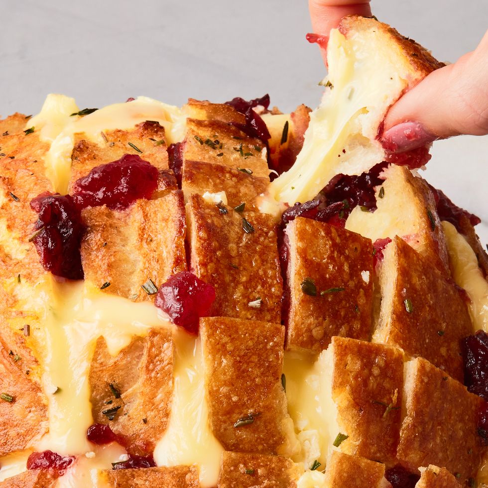 pull apart bread with cheese and cranberry sauce