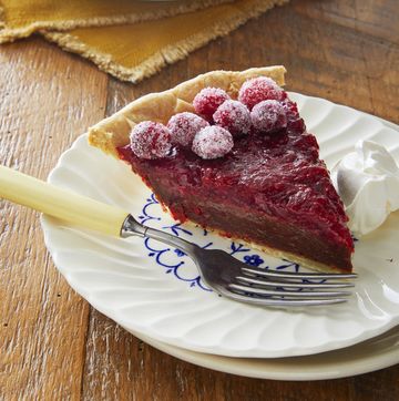cranberryfudge pie with candied cranberries