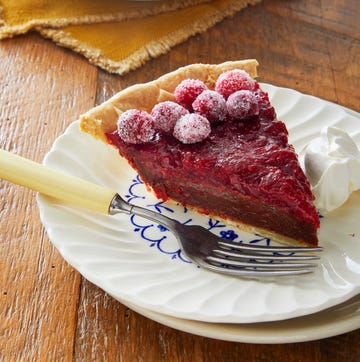 cranberryfudge pie with candied cranberries