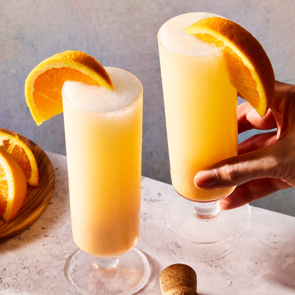 creamsicle mimosas filled with ice and garnished with an orange wedge