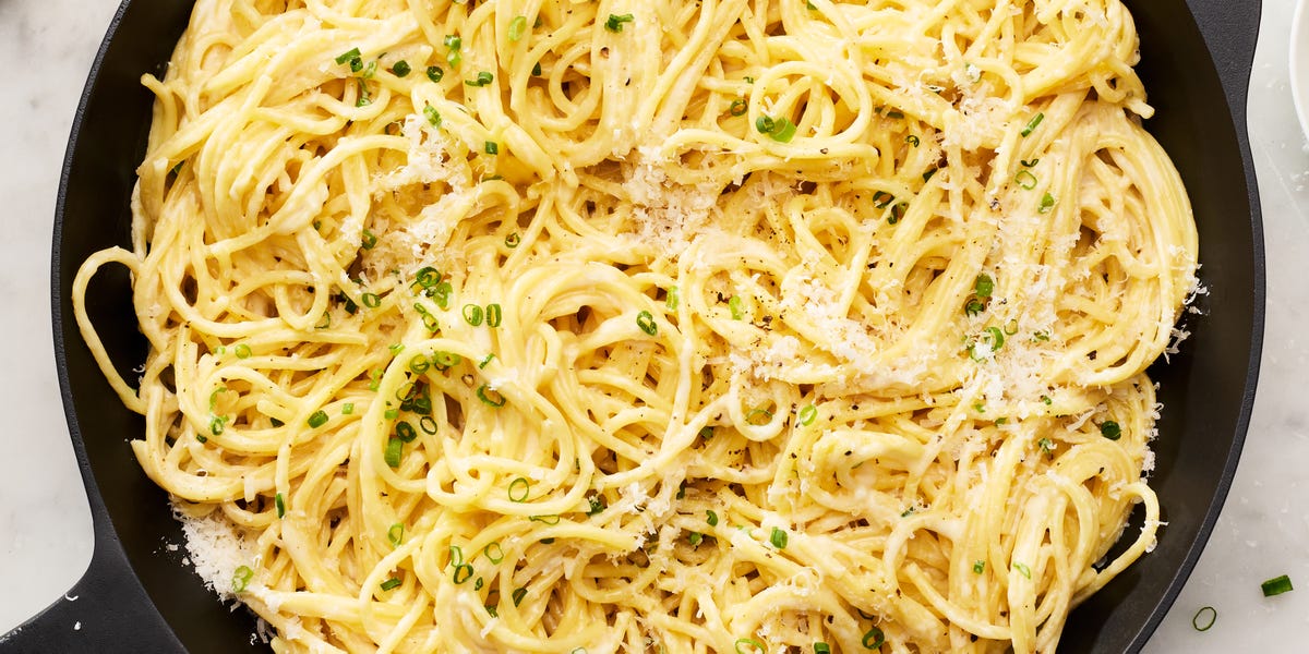 preview for Tired Of Red Sauce? This Creamy Three-Cheese Spaghetti Is SO Comforting