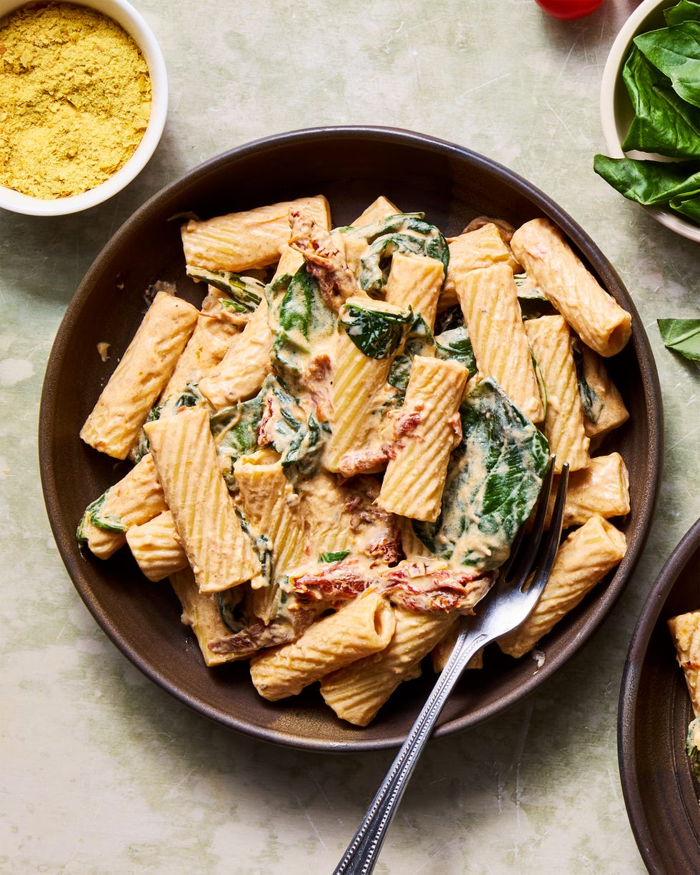 rigatoni tossed in a creamy vegan tuscan sauce with spinach and sundried tomatoes