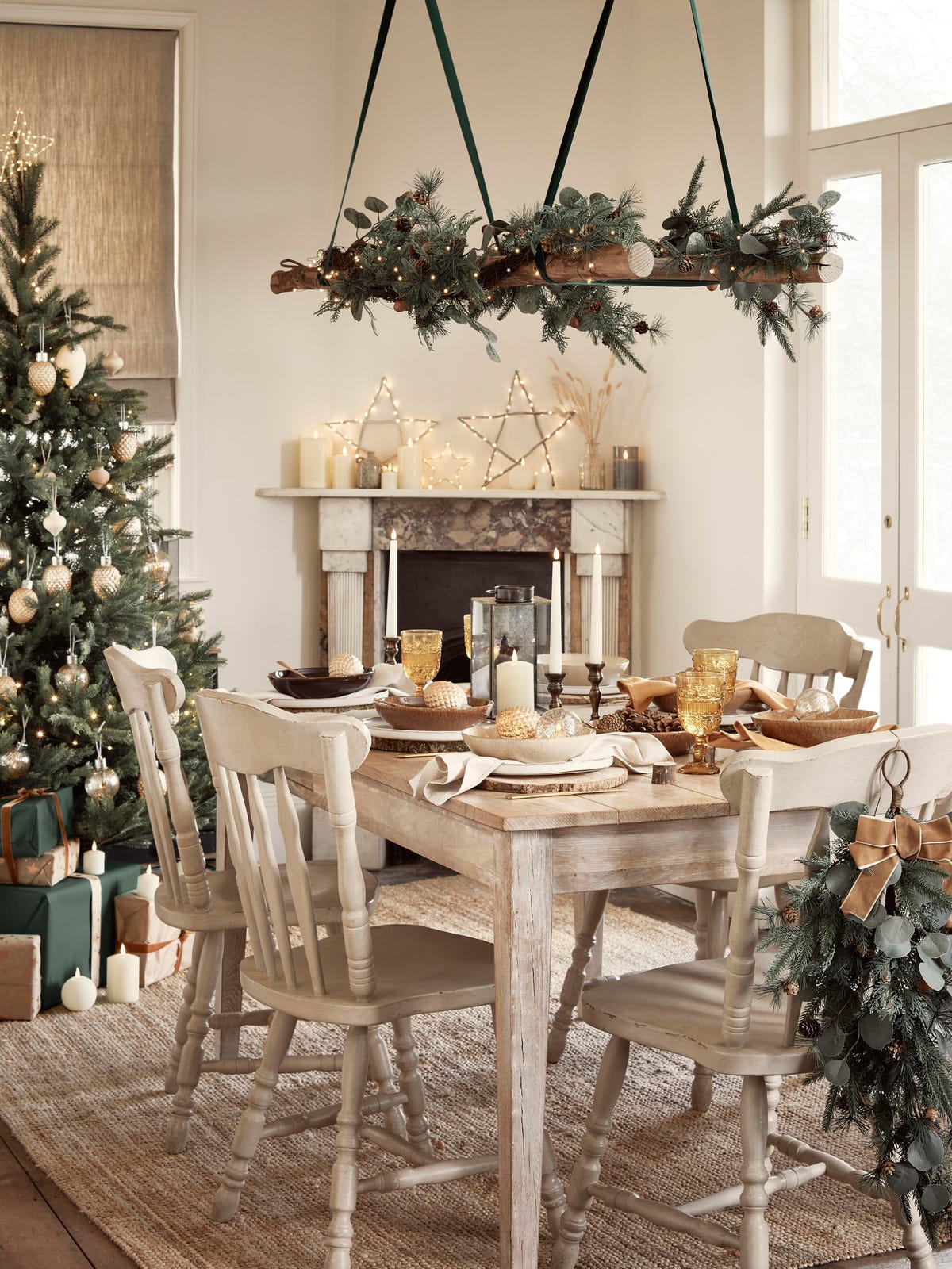 How to Create a Christmas Table Setting, According to Sarah Raven