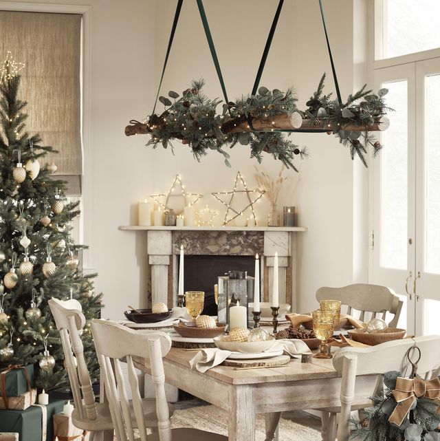 How to Create a Christmas Table Setting, According to Sarah Raven
