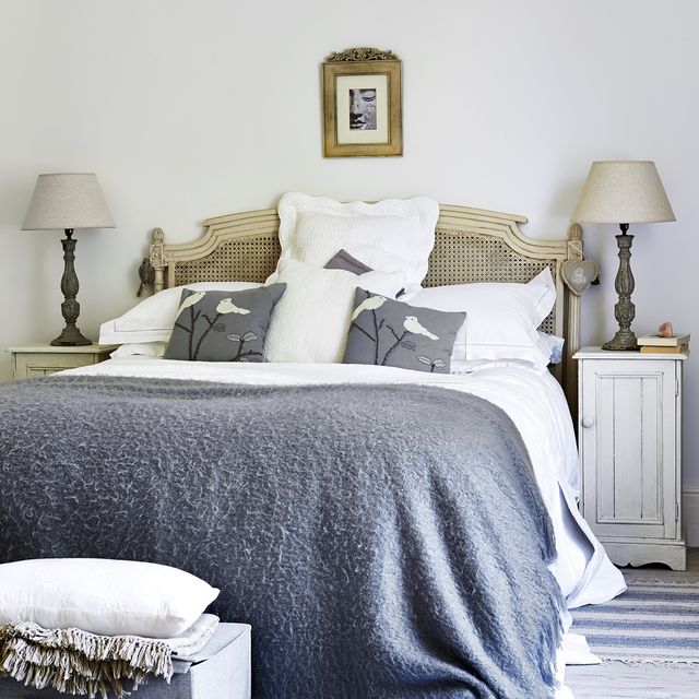 how to create a country bedroom
