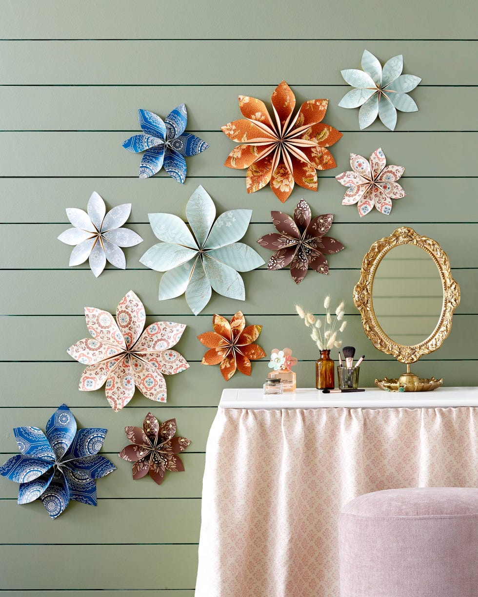 bold blooms wallpaper remnants wall art diy