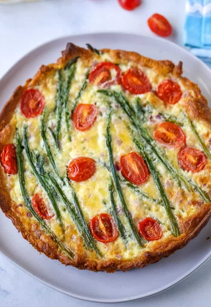 https://hips.hearstapps.com/hmg-prod/images/crescent-roll-recipes-asparagus-cheese-tart-6421b74bd208b.jpeg