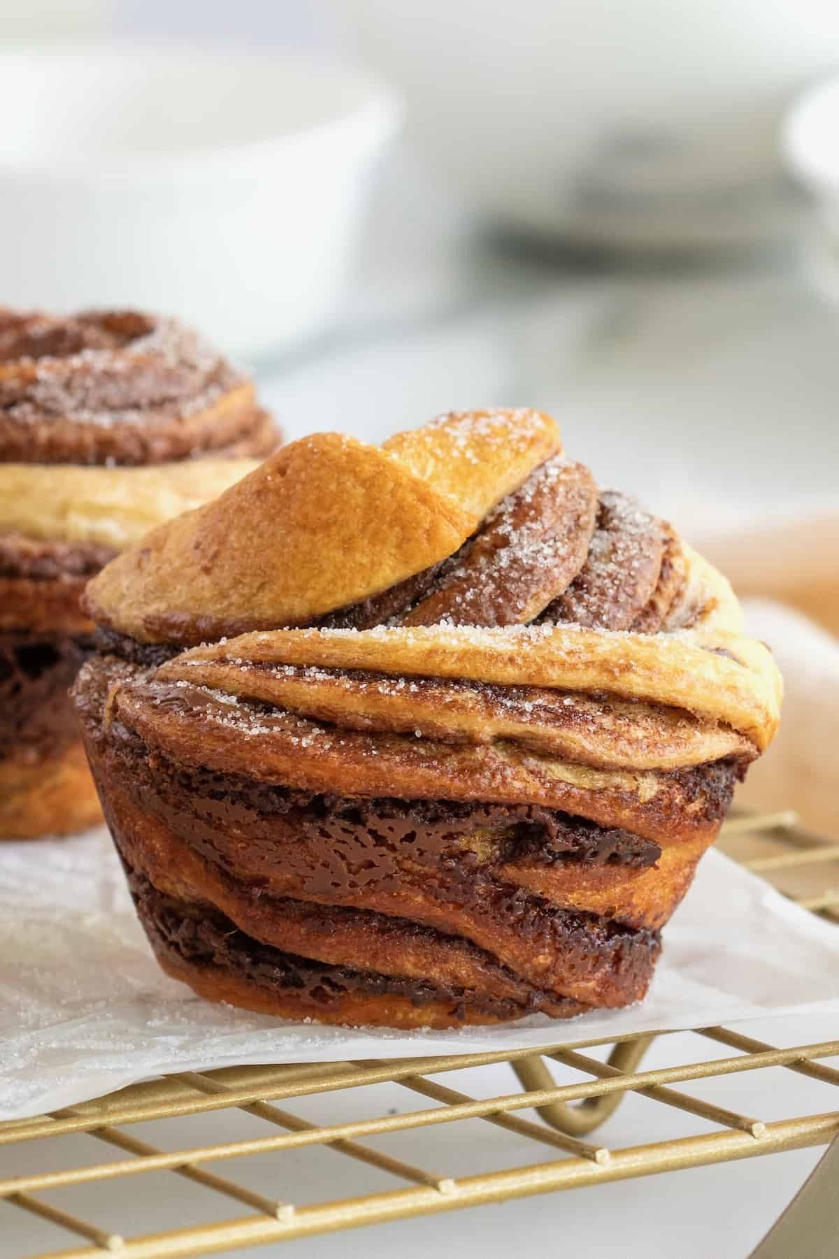 https://hips.hearstapps.com/hmg-prod/images/crescent-roll-recipes-nutella-cruffins-6421b9d94e88e.jpeg