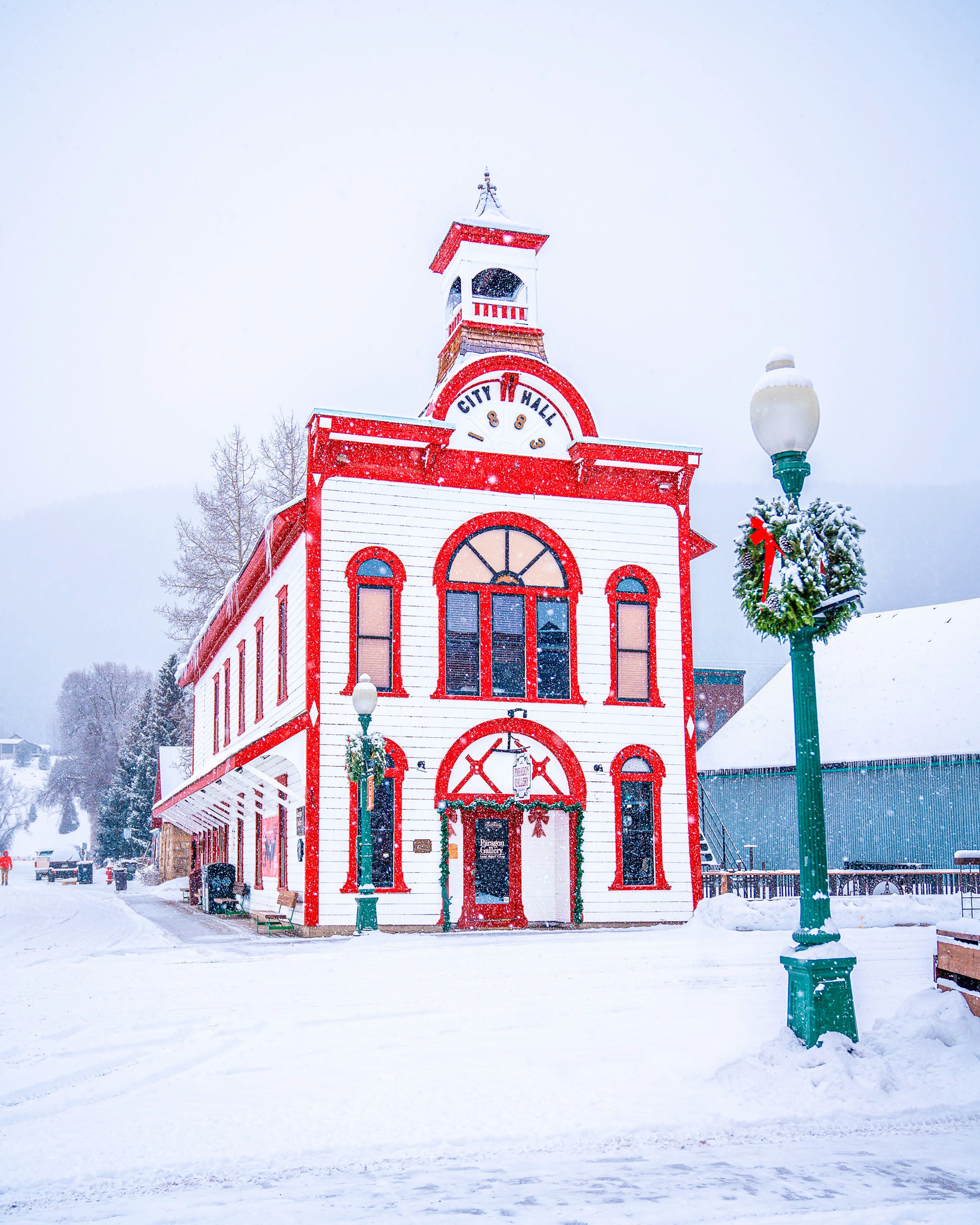 In This Picturesque Colorado Christmas Town, Even the Houses Are Red and Green