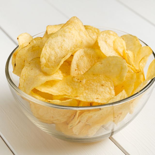 https://hips.hearstapps.com/hmg-prod/images/crispy-fried-fat-potato-chips-in-a-glass-bowl-or-royalty-free-image-1706204322.jpg?crop=0.668xw:1.00xh;0.186xw,0&resize=640:*
